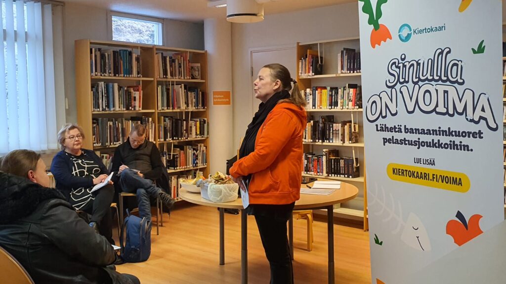 Biojätekeräilyn infotilaisuus kirjastossa.