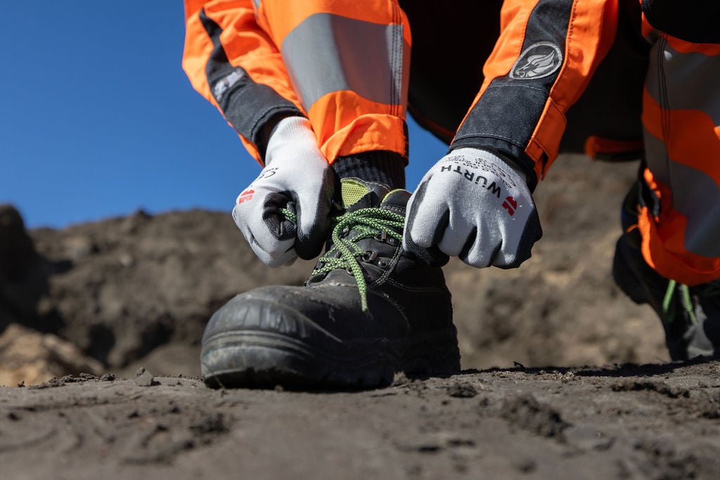 Lähikuva turvakengästä.