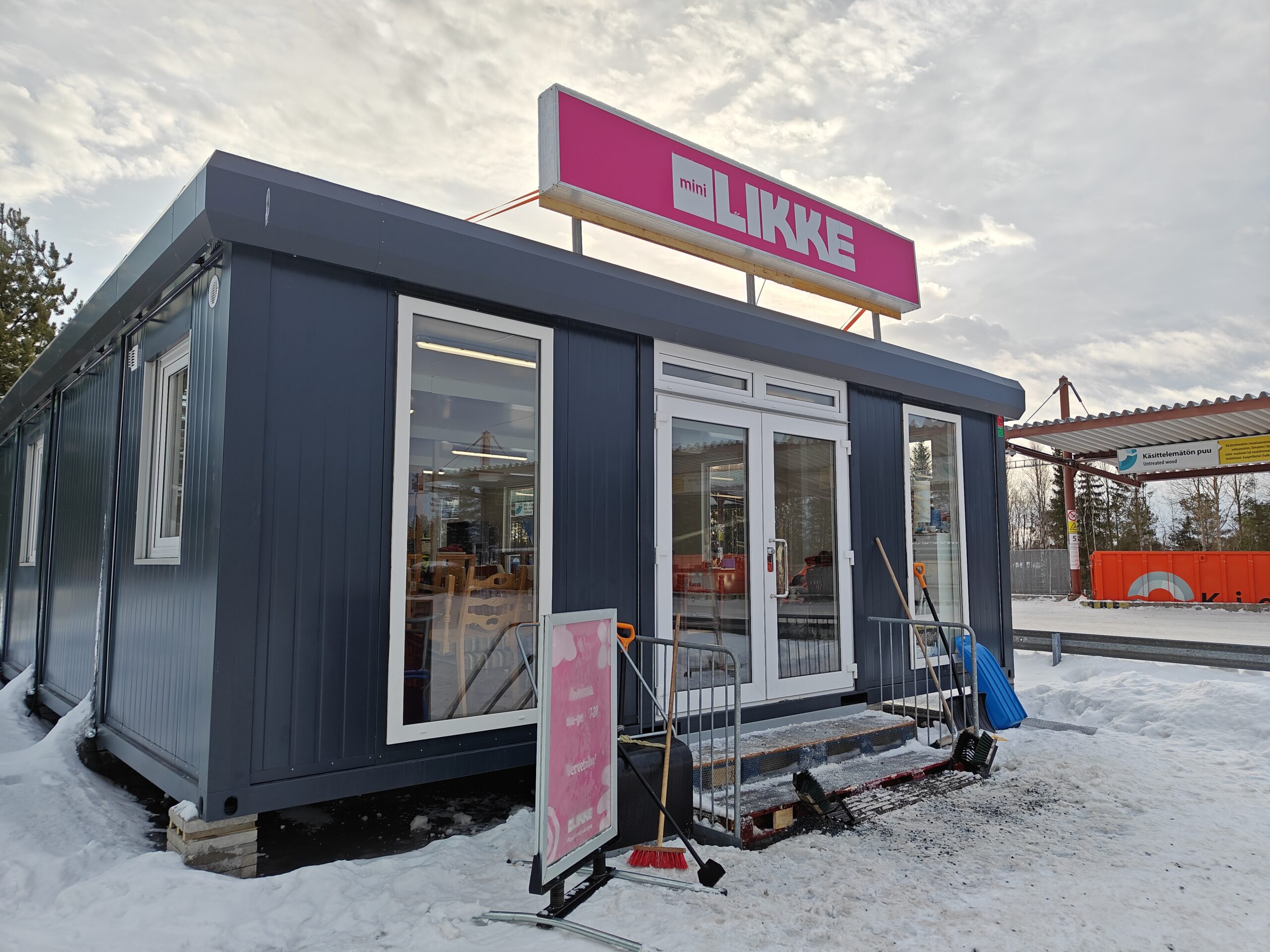 Kierrätyskauppa Mini-Liken uusi myymälärakennus Oivapisteellä.