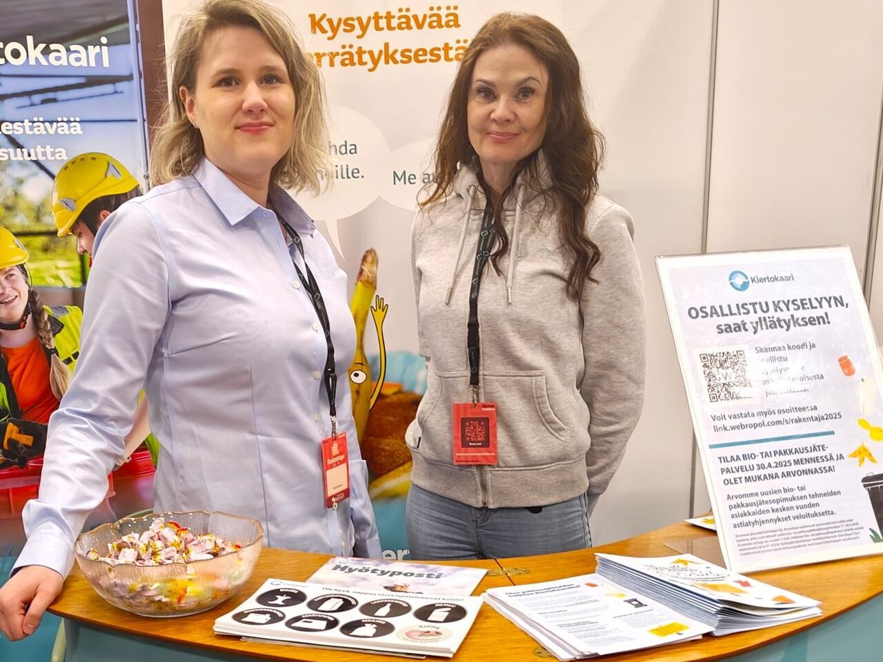 Kiertokaaren logistiikkatiimiä Rakentaja 2025 Oulu -messutapahtumassa.