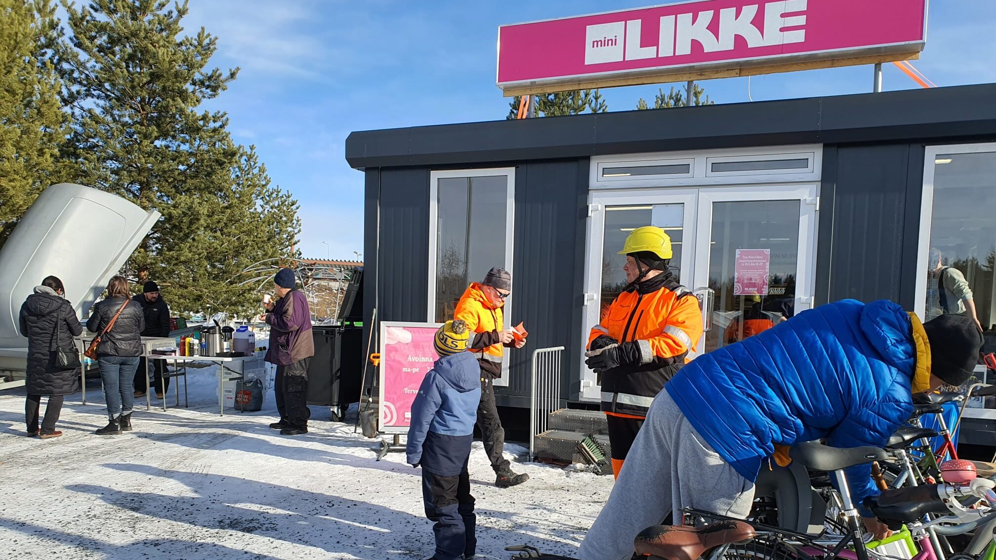 Ruskon jätekeskuksen pieni kierrätyskauppa Mini-Likke vietti avajaisia maaliskuussa.